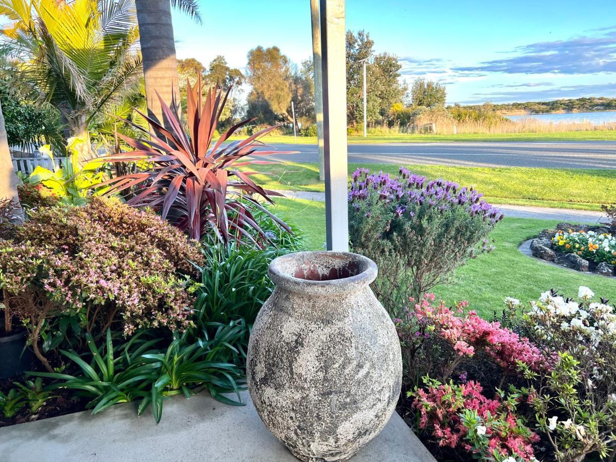 Coastal Waters Motor Inn Lakes Entrance Zewnętrze zdjęcie